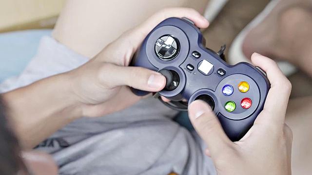 Horny Nerd With Magic Game Controller Fucks Hot Stepsis Li Zhiyan