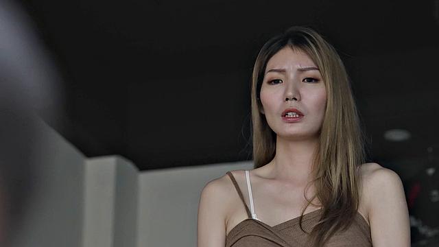 Horny Nerd With Magic Game Controller Fucks Hot Stepsis Li Zhiyan