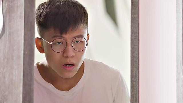 Horny Nerd With Magic Game Controller Fucks Hot Stepsis Li Zhiyan