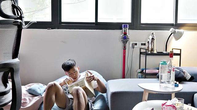 Horny Nerd With Magic Game Controller Fucks Hot Stepsis Li Zhiyan