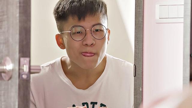 Horny Nerd With Magic Game Controller Fucks Hot Stepsis Li Zhiyan