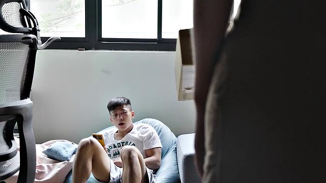 Horny Nerd With Magic Game Controller Fucks Hot Stepsis Li Zhiyan