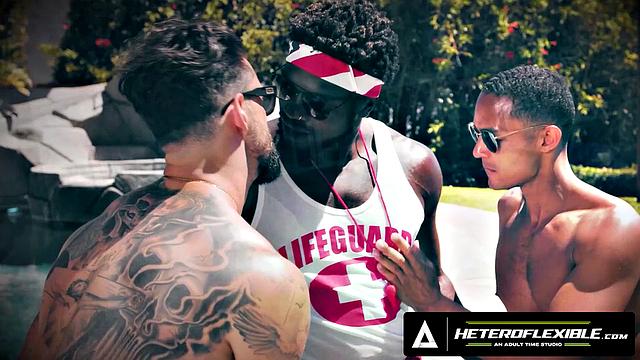 Harrison Feels заводит Texas Twink, дрочит и жарит парня в стиле догги, мужская страсть на максимум.