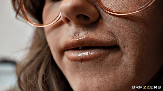 возбуждённая жена зовёт zac wild на жёсткий трах