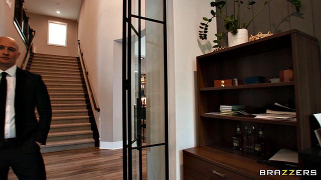 возбуждённая жена зовёт zac wild на жёсткий трах