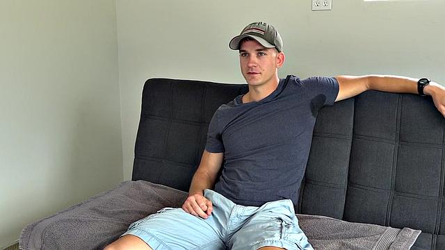 Real amateur jock jerks his hard cock after casting