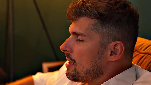 Ebony beauty deepthroating man's dick