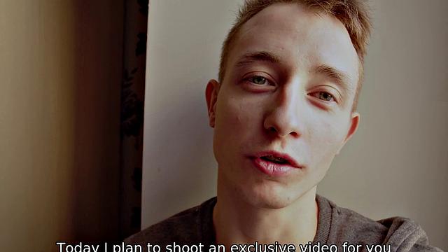 русская тётка в сетке трахается на столе