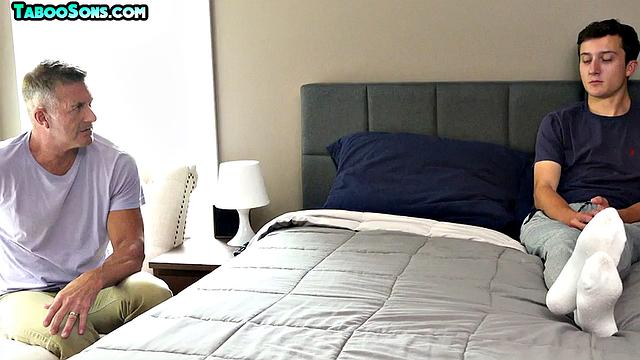 Amateur twunk doggyfucked by DILF