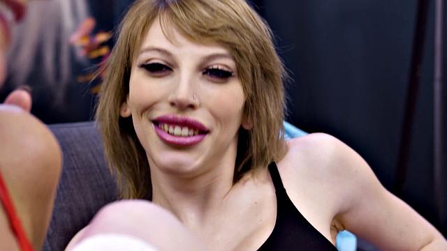 Иззи Уайлд отыгралась за проигрыш - Ля Петит Блонд получает свой второй тайм в постели