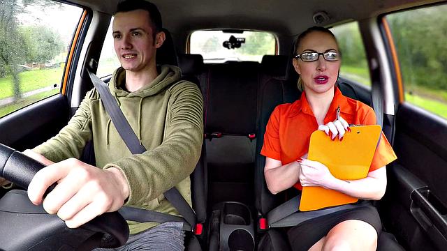 Hot car fuck with glasses-wearing babe after failing her driving test