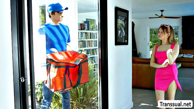 Trans Stepmom fucks Delivery Man's Enormous Cock