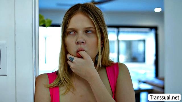 Trans Stepmom fucks Delivery Man's Enormous Cock