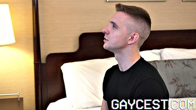 мускулистые парни жёстко трахаются без резины на встрече