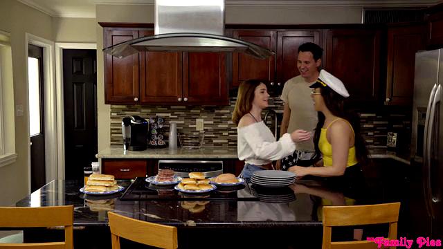 Fourth Of July Family Fun - S3:E3