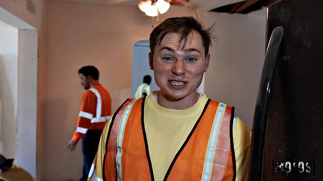 пятеро пацанов устраивают жаркую тусу-кто выживет до конца?