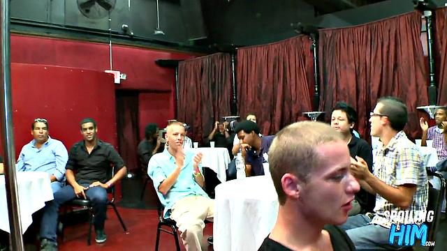 Party amateurs giving head to the stripper