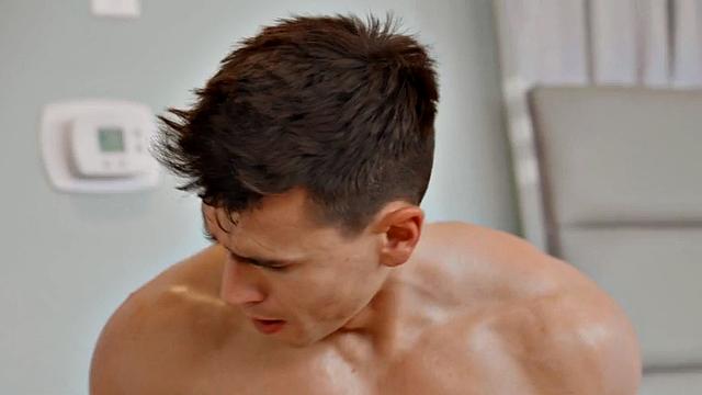 Tattooed muscled jock anal pounding BF