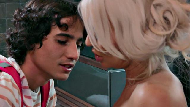 Short student pussyfuck with cocksucking teacher in bath