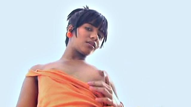 Tobie Teen masturbating with dildo