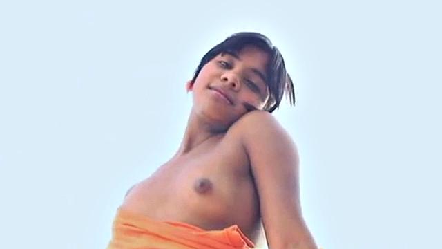 Tobie Teen masturbating with dildo