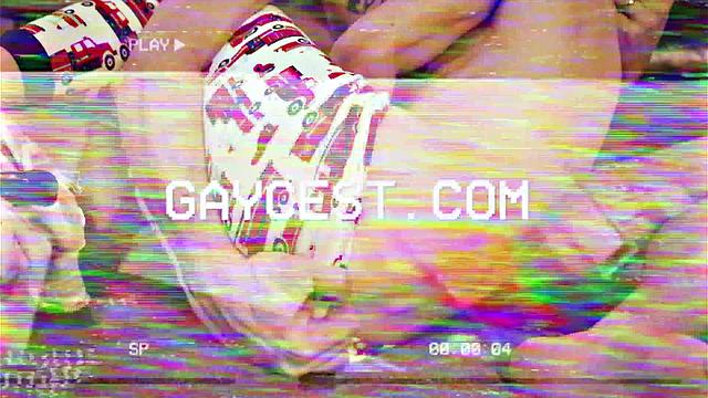 смотри, как мужики из семьи трахают друг друга по-взрослому