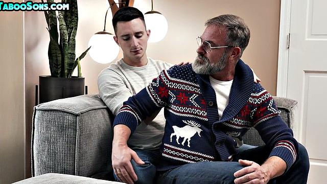 Hunky bearded DILF rimming twunk lover