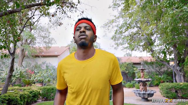 2 MILFs and Tearaway Threesome