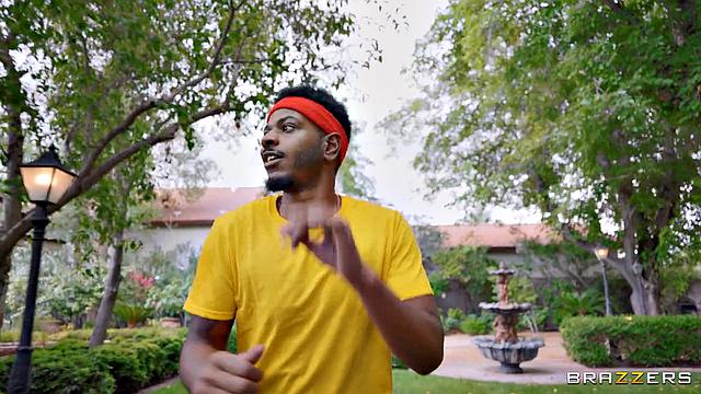 2 MILFs and Tearaway Threesome