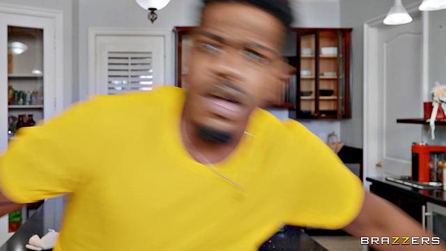 2 MILFs and Tearaway Threesome