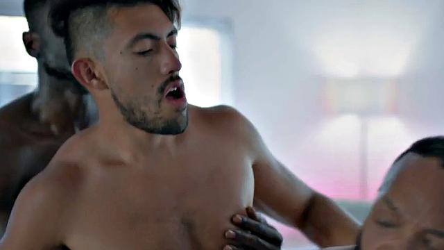 Jock BBC barebacking in 3some at pool with black couple