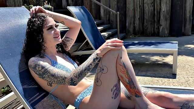 Lydias Loves The Jizz