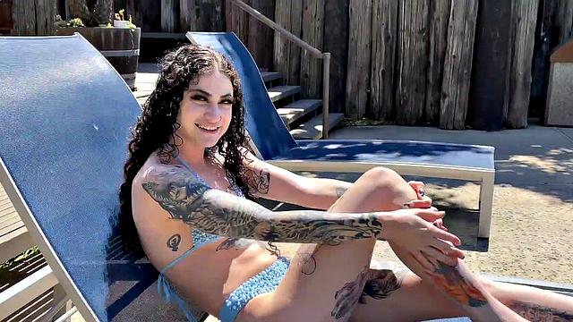 Lydias Loves The Jizz