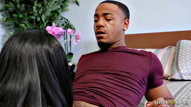 Gamer MILF Offers A Tutorial