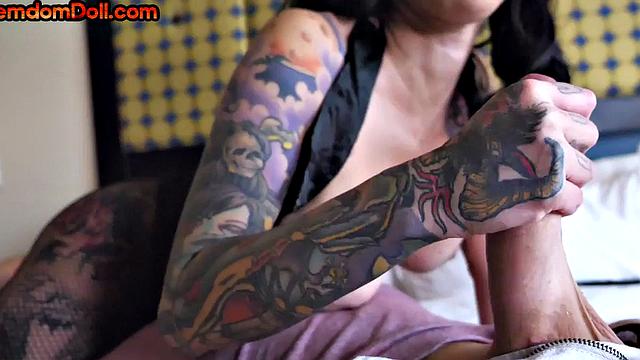 CFNM police domina in pantyhose pegs her sub asshole