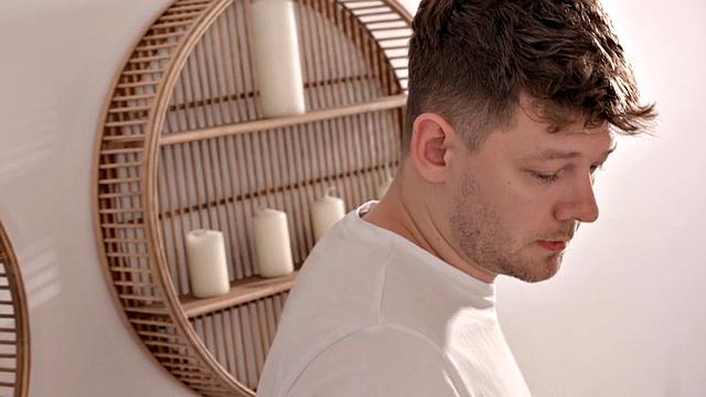 Oiled lez beauties love eating pussies while fingering hard