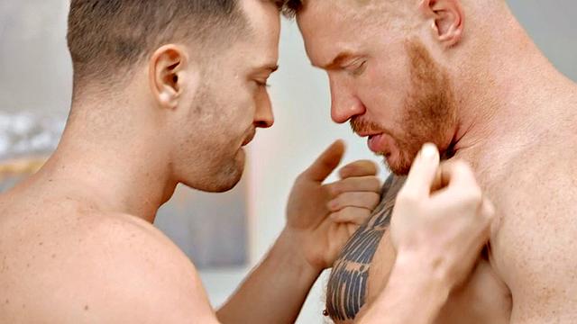 Facialized inked hunk spoiling beau