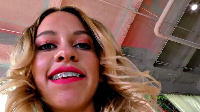 Roundass teenie tugging and grinding hard saft