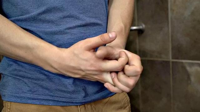 A blonde mature slut take a hard white cock in her bald pussy and get a messy facial