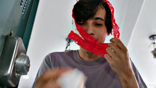 Три развратные подружки устроили битву за член