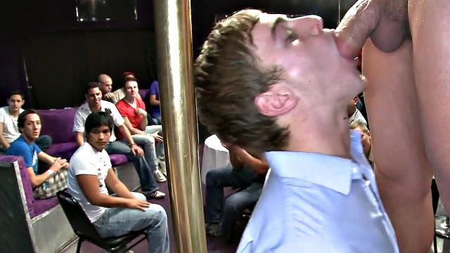 разнузданная гей-вечеринка с ненасытными стриптизёрами