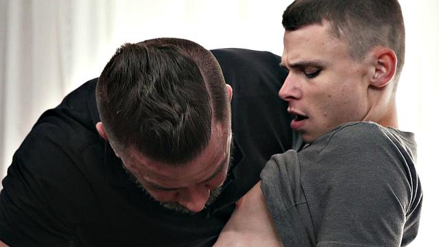 Inked hunk barebacked by 21yo gay after kissing