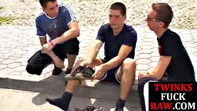 Twink amateurs sucking and giving handjobs in threeway