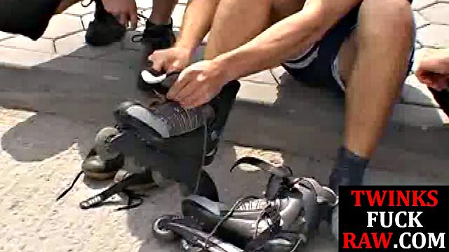 Twink amateurs sucking and giving handjobs in threeway