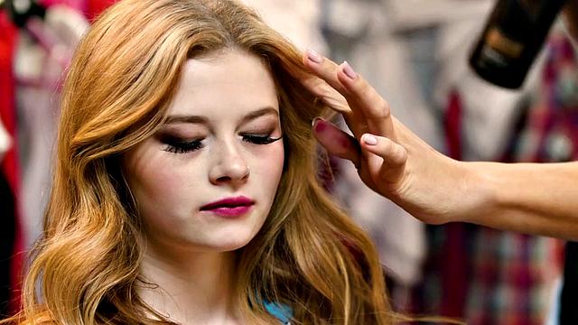 Casting petite 21yo got pussypounded on sofa