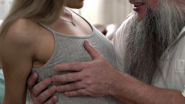 Old man fucks facesitting babe till she cums on her pussy