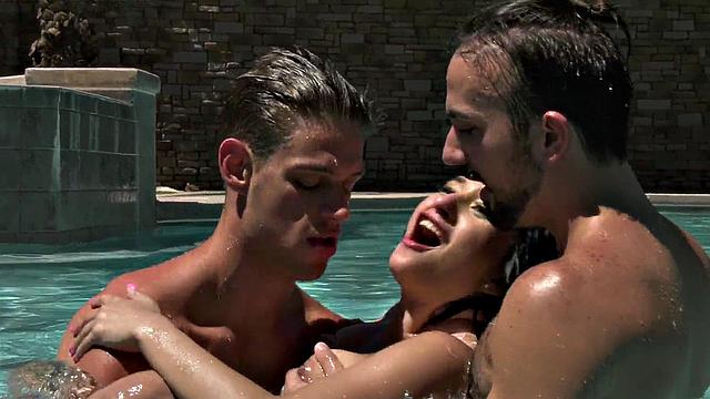 Beauty cockriding boyfriend in outdoor threesome