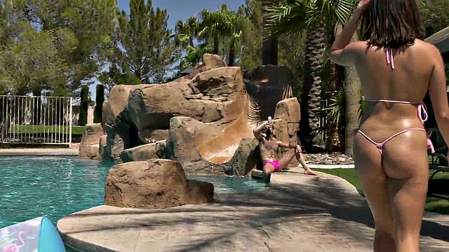 Beauty cockriding boyfriend in outdoor threesome