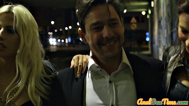 Cockhungry baes analized by BBC in threesome