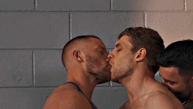 Eager jocks anal threesome in tge gym after working out